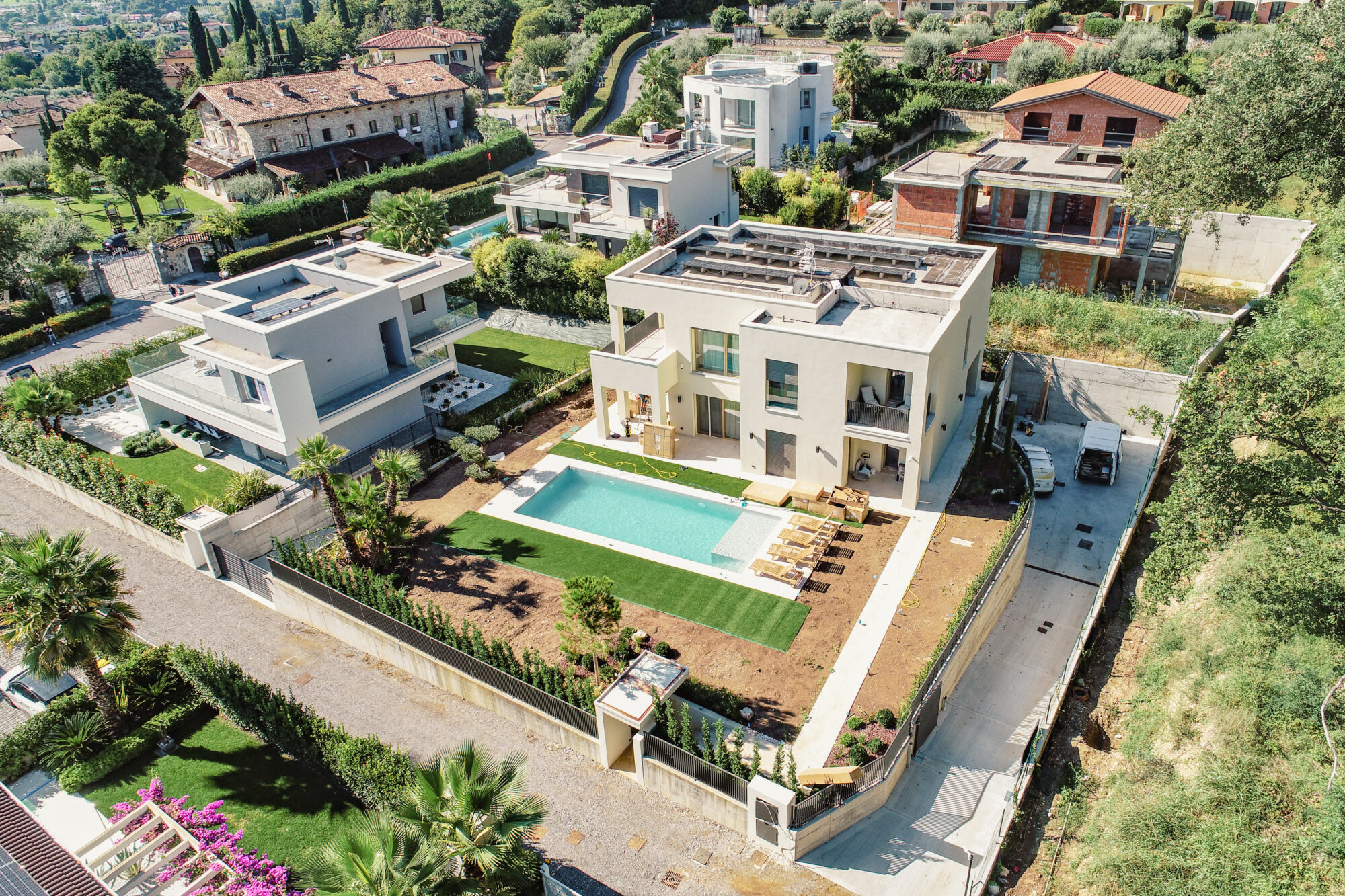 Villa di Prestigio sul Lago di Garda 2 Villa di Prestigio sul Lago di Garda 4 1